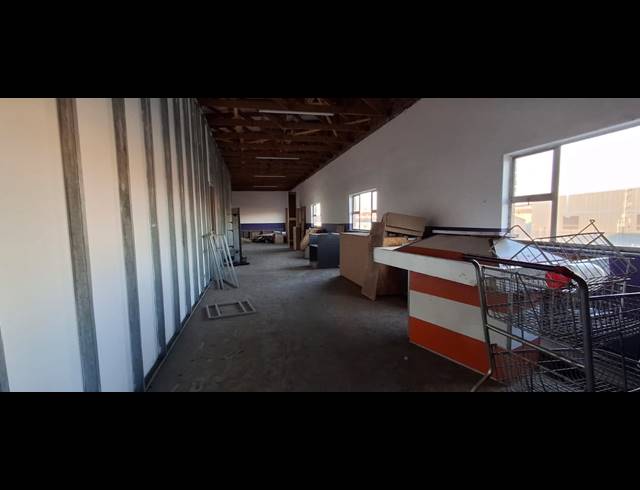 1,265M² BUILDING FOR SALE IN APEX